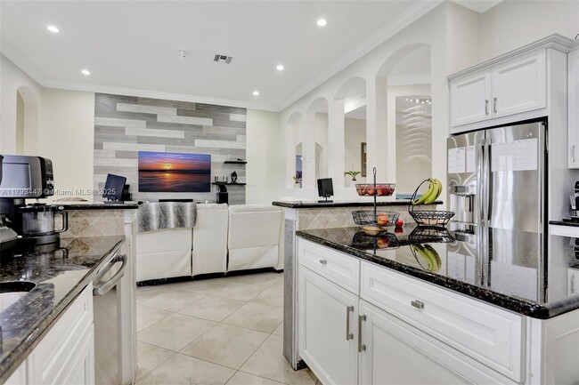 Building Photo - 8840 S Miralago Way