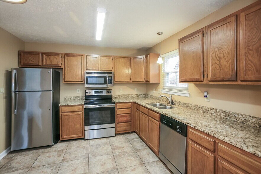 Building Photo - 1451 Rebecca Ln