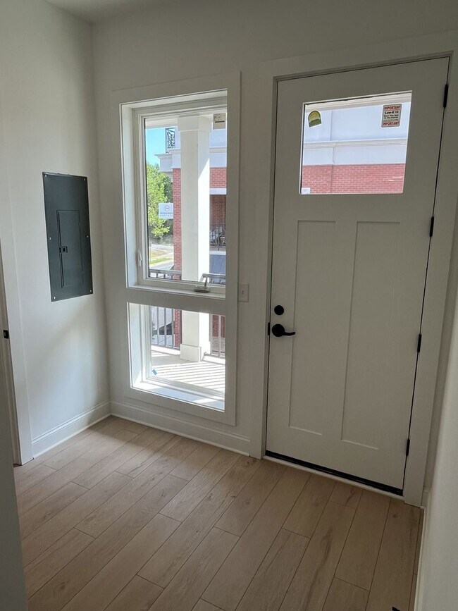 Building Photo - Brand New 2 Bed Condo in Cornelius