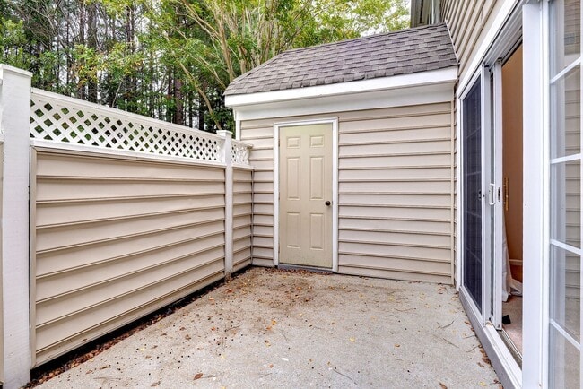 Building Photo - 130 Ellis Dr