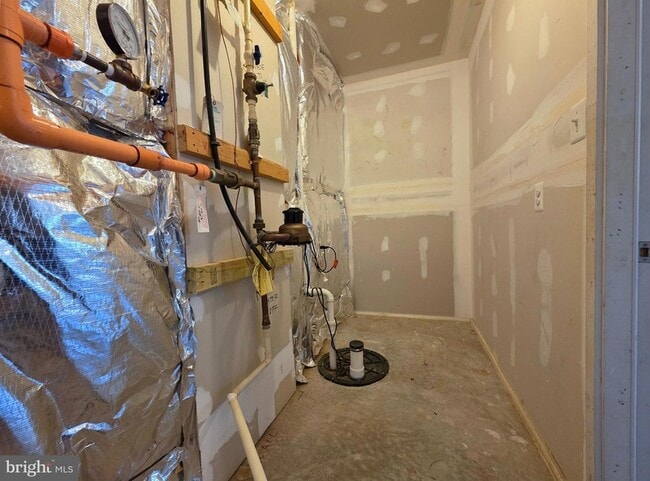 Building Photo - 304 Parkview Ave