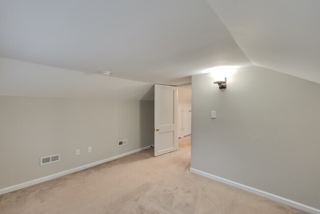Building Photo - 396 Chilesburg Rd