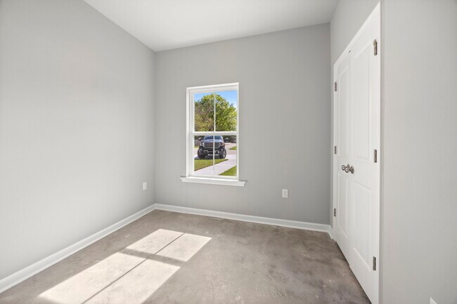 Building Photo - 18627 Greenwell Springs Rd