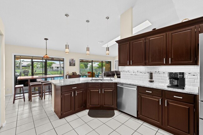 Building Photo - 1707 Primrose Ln