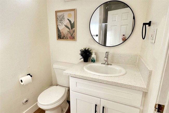 Building Photo - 425 Lewis Pl