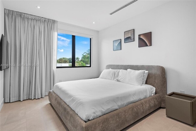 Building Photo - 1881 NE 196th Terrace