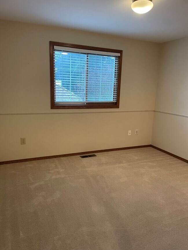 Building Photo - Golf Course Home in Mill Creek!