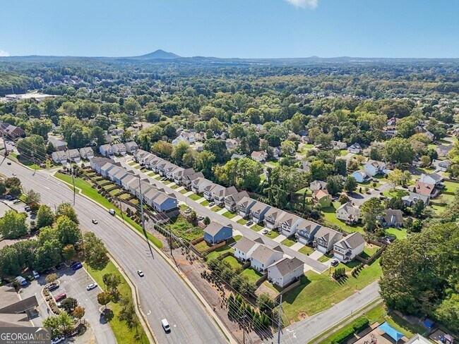 Building Photo - 3890 Clarington Dr