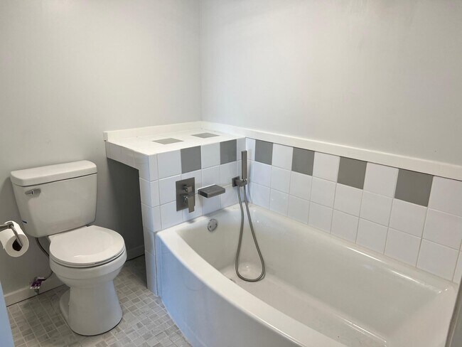 Building Photo - 3828 Altura Ave