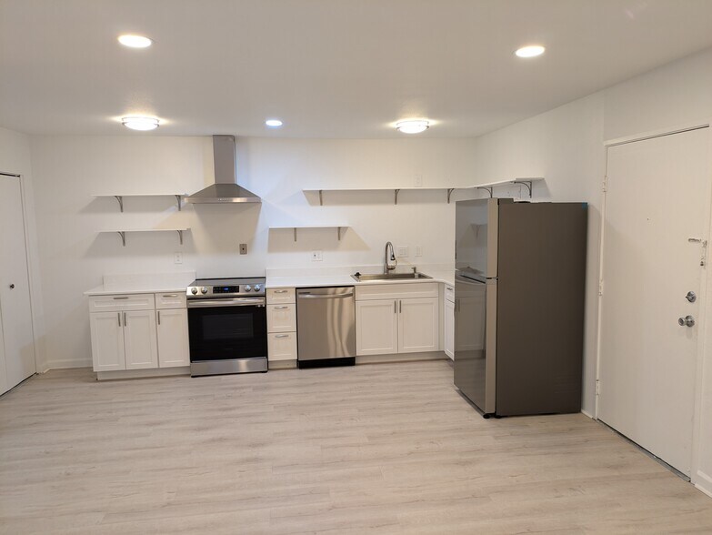 Building Photo - 850 W Moorhead Cir