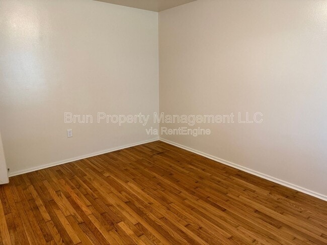 Building Photo - 3817 Woodlake Dr