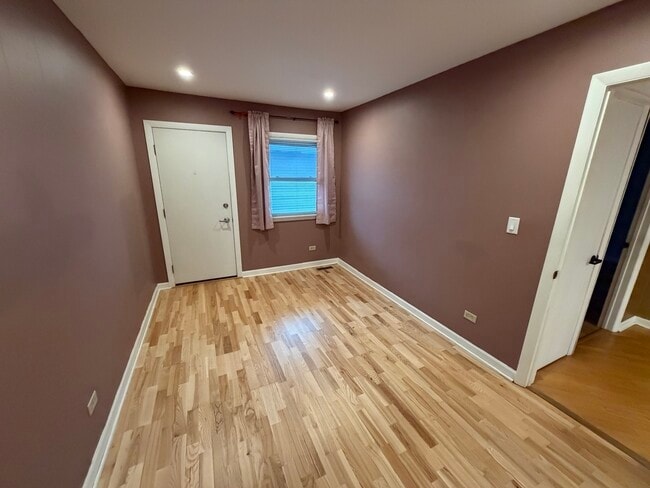 Building Photo - 9426 Kelvin Ln