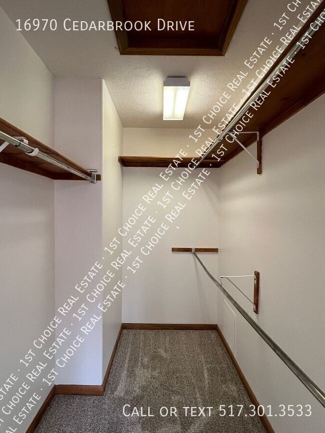 Building Photo - 16970 Cedarbrook Dr