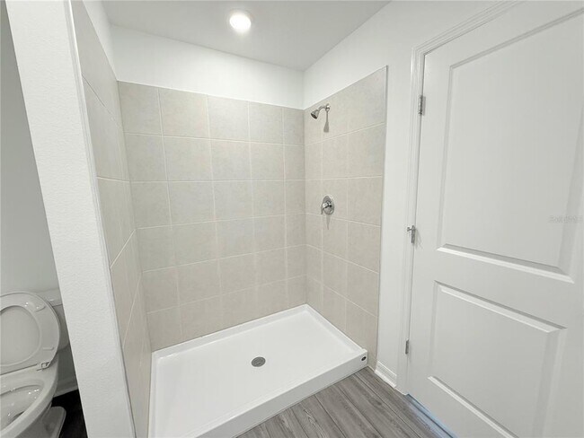 Building Photo - 3809 NE 32nd Ct