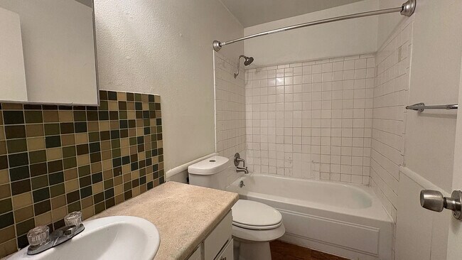 Building Photo - 2416 Queensbury Rd