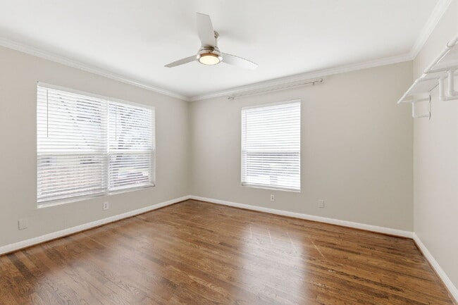 Building Photo - "Picture-perfect 2-1 with Updated Touches, a Cozy Backyard, and Prime Location near Downtown!"