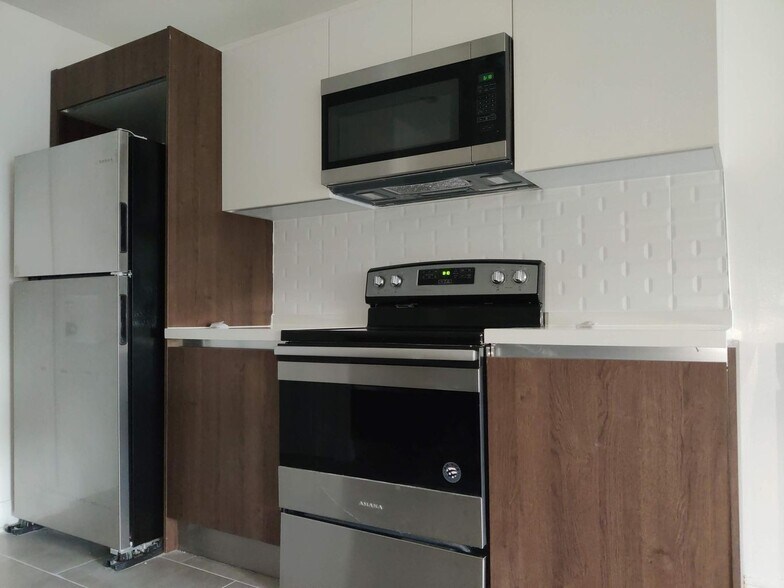 Building Photo - 4905 N Flagler Dr