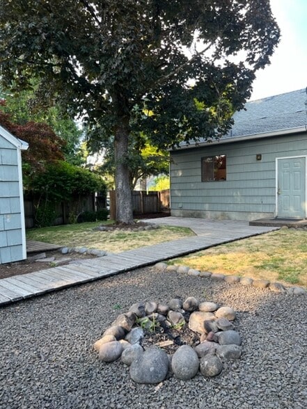 Firepit - 442 NW 30th St