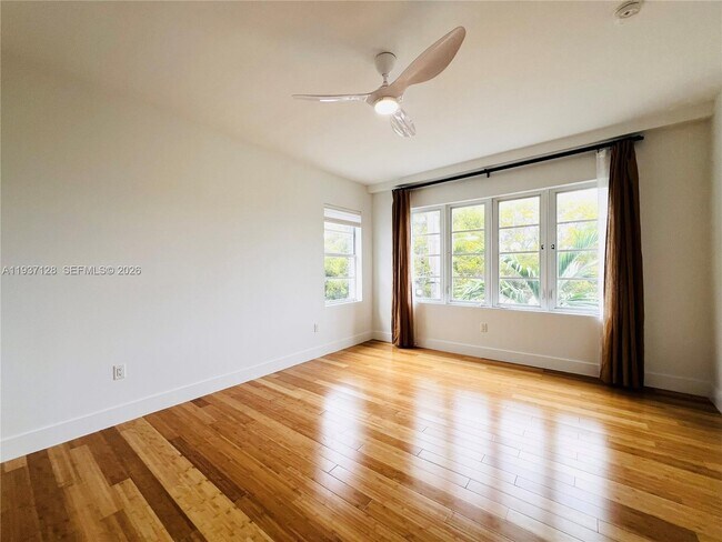 Building Photo - 960 Bay Dr