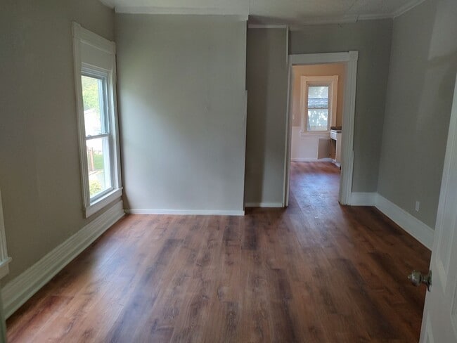 Building Photo - Newly renovated 4 bedroom duplex