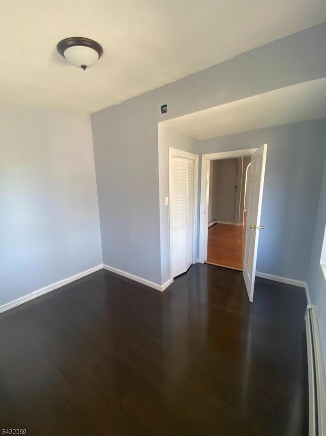 Building Photo - 17 Walnut Terrace