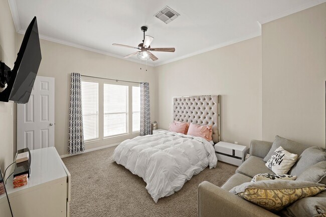 Building Photo - 2605 W Dallas St