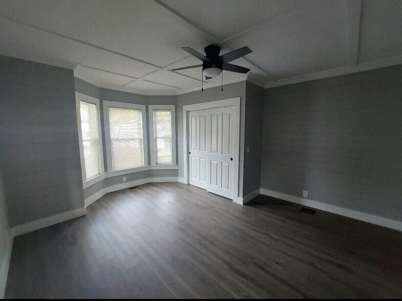 Building Photo - 20 Plante St