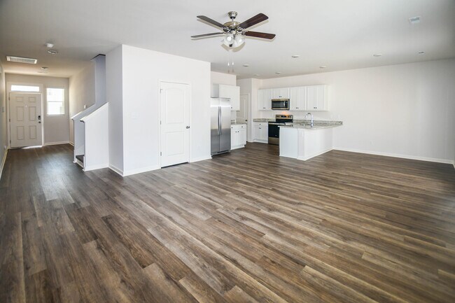 Building Photo - 130 Maple Spring Trl