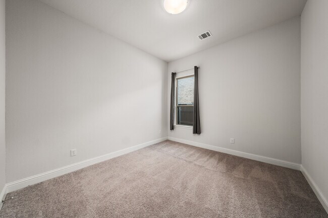 Building Photo - 2308 Paddington Way