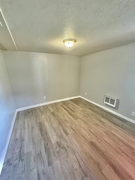 Building Photo - 2828 E 15th St