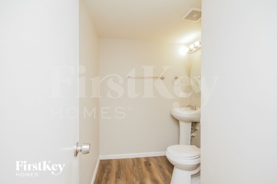 Building Photo - 341 Emery Ave