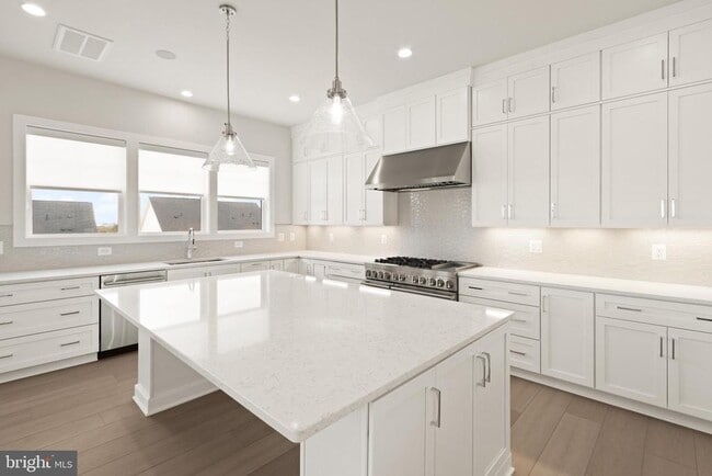 Building Photo - 857 N Manchester St