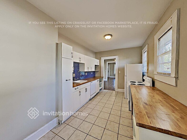 Building Photo - 1125 Boulevard Dr SE