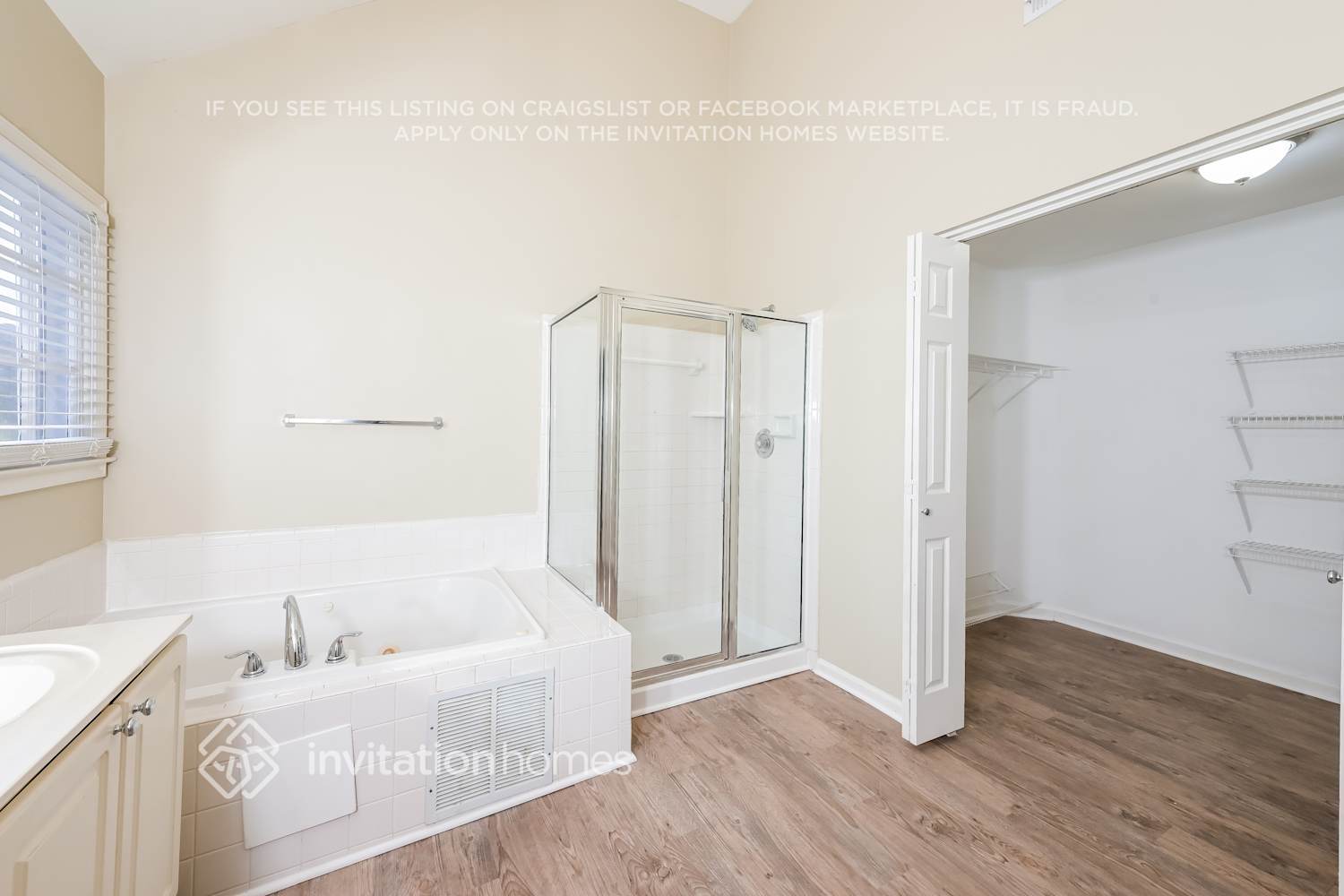 Building Photo - 2363 Dover Ln