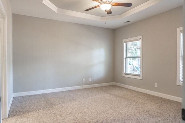 Building Photo - 100 Wiregrass Ln