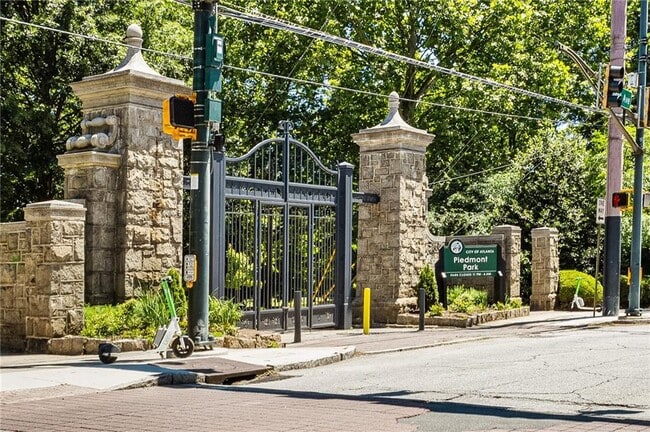 Building Photo - 2067 Telfair Cir NE