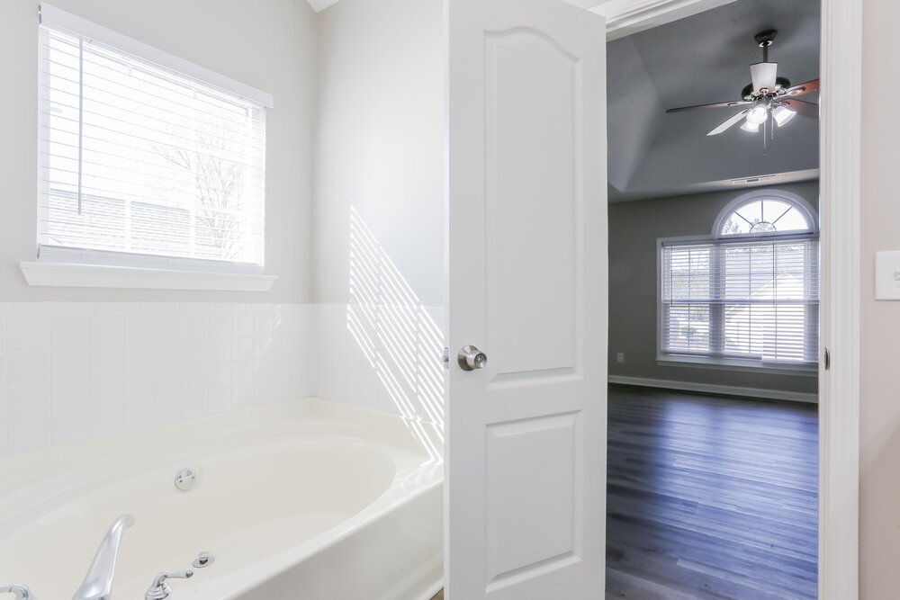 Building Photo - 213 Summer Hill Cir