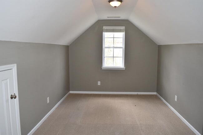Building Photo - 2035 Golden Ridge Ln