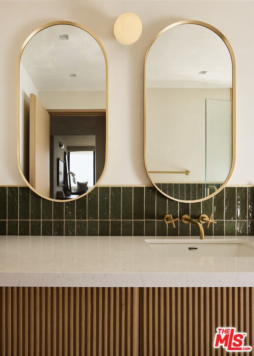 Building Photo - 8787 Shoreham Dr