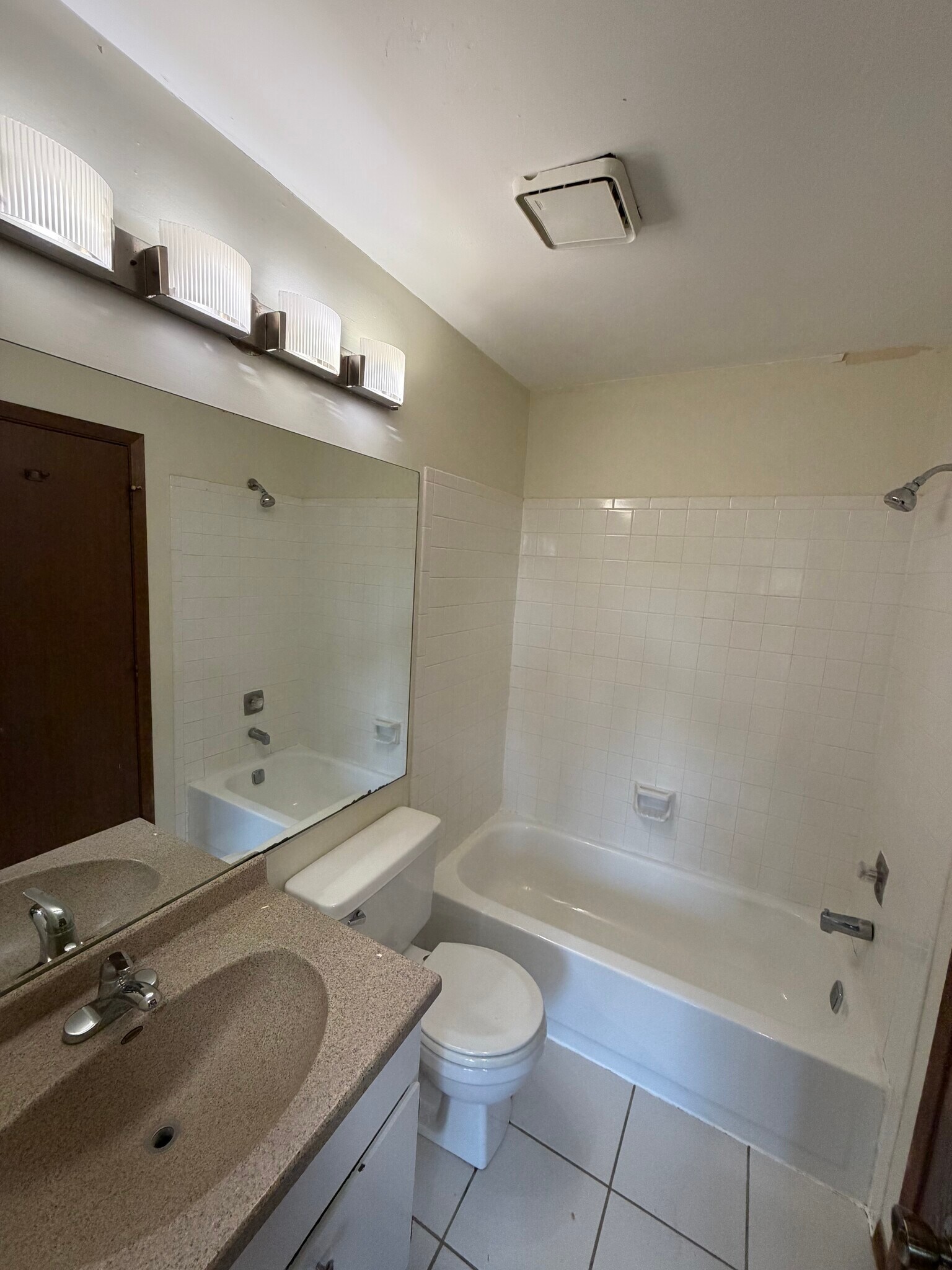 Building Photo - 2617 Oakshire Ct