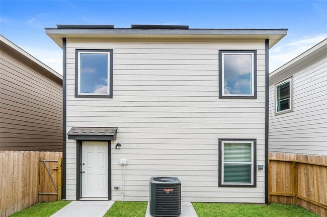 Building Photo - 15254 Estrella Rd W