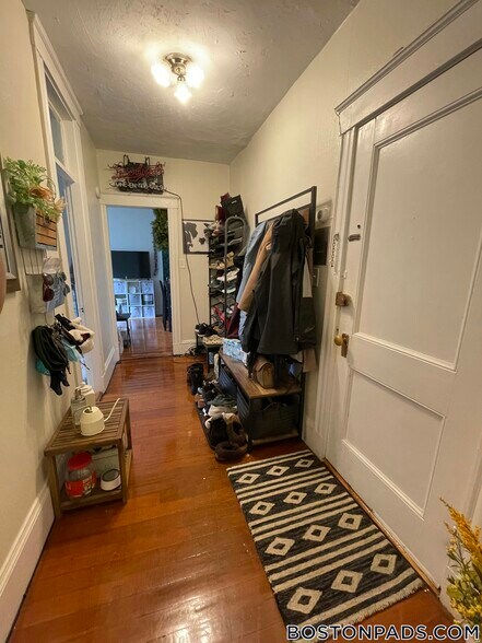 Building Photo - 208 Winthrop Rd