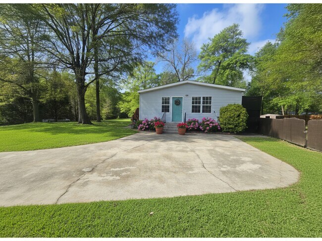 Building Photo - 235 Alview Dr