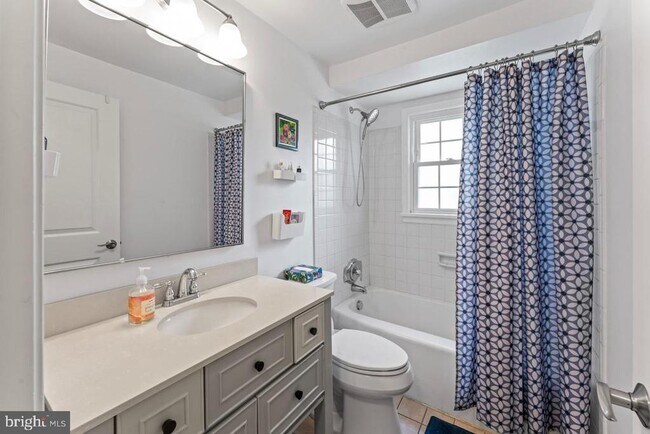 Building Photo - 7312 Poplar Ct