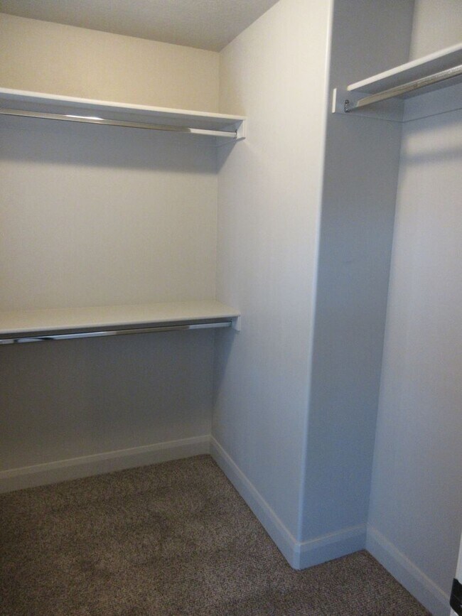Building Photo - 3 Bedroom - 2.5 bathroom - in the heart of...