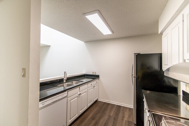 Building Photo - 1507 Wimbledon Dr