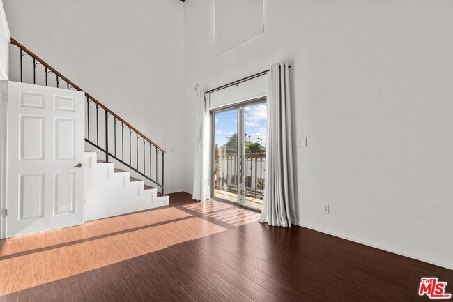 Building Photo - 2480 Penmar Ave
