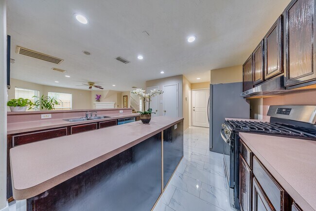 Building Photo - 6515 Autumn Thistle Dr