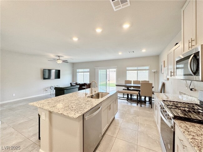 Building Photo - 7848 Pink Opal Ave