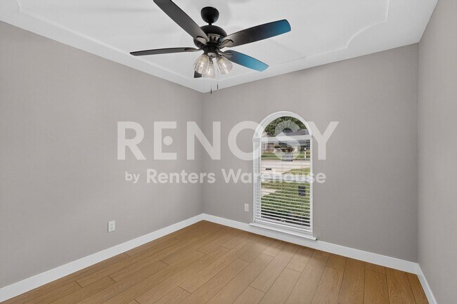 Building Photo - Completely Refreshed Arlington Home
